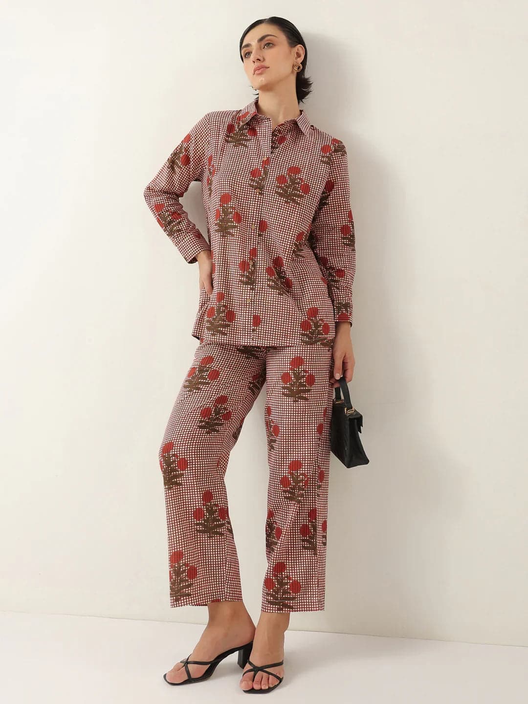 Toymi Fashion Crimson Garden Collar Rest